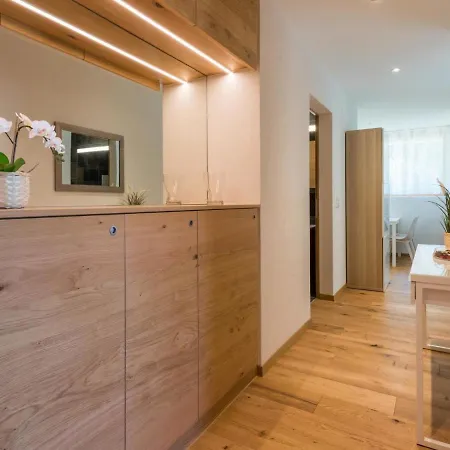 Montela Haus D شقة